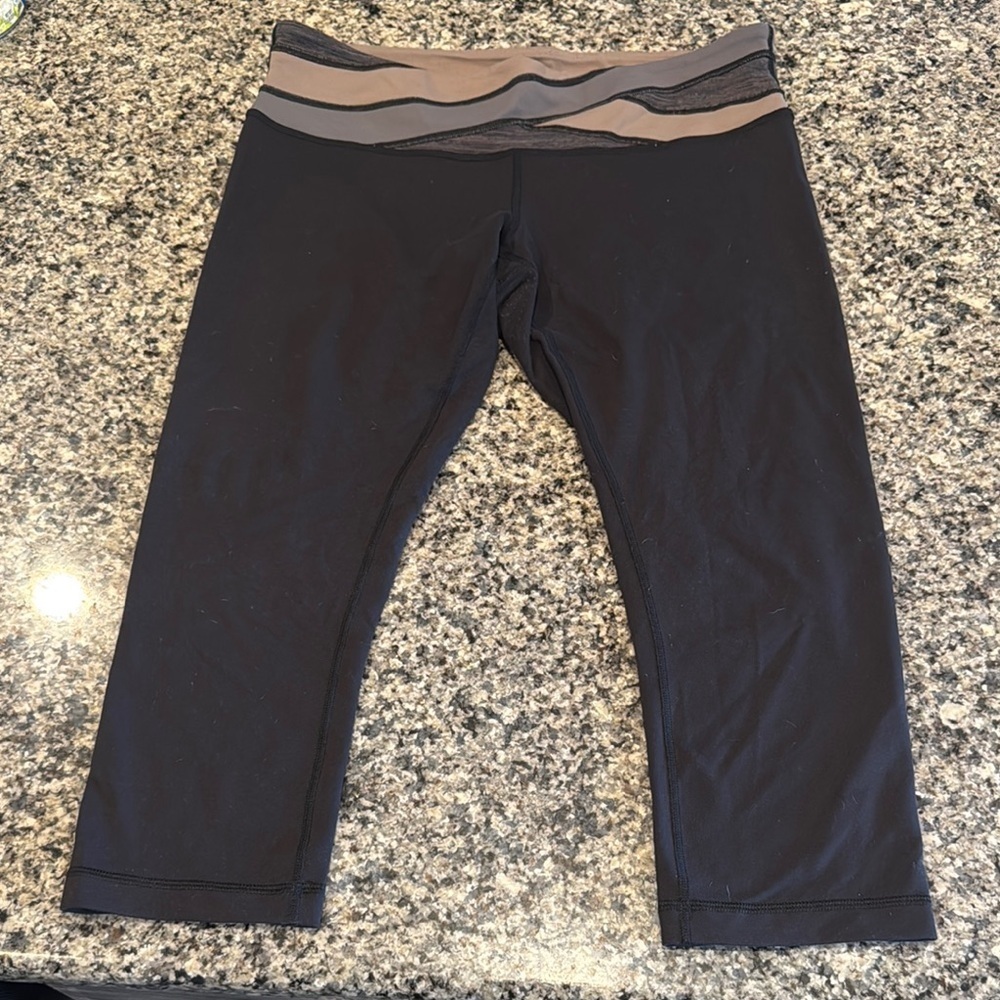 Lululemon Black and Tan waisted Leggings size 12